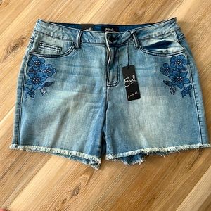 NWT Earl embroidered jean shorts